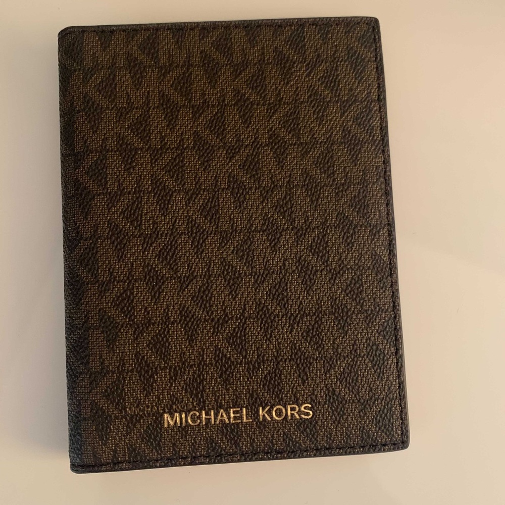 Michael Kors Passport Holder/Wallet